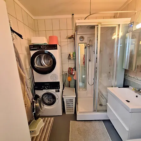 Modern & Cozy 2-bedroom Near Center *
