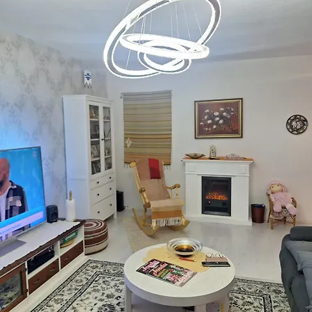 Modern & Cozy 2-bedroom Near Center Apartman
