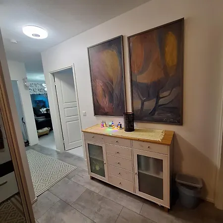 Modern & Cozy 2-bedroom Near Center *