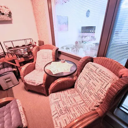 Modern & Cozy 2-bedroom Near Center