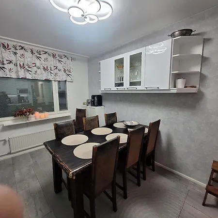 Modern & Cozy 2-bedroom Near Center Apartman *
